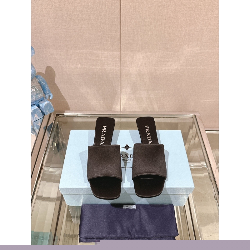 Pra*a slippers